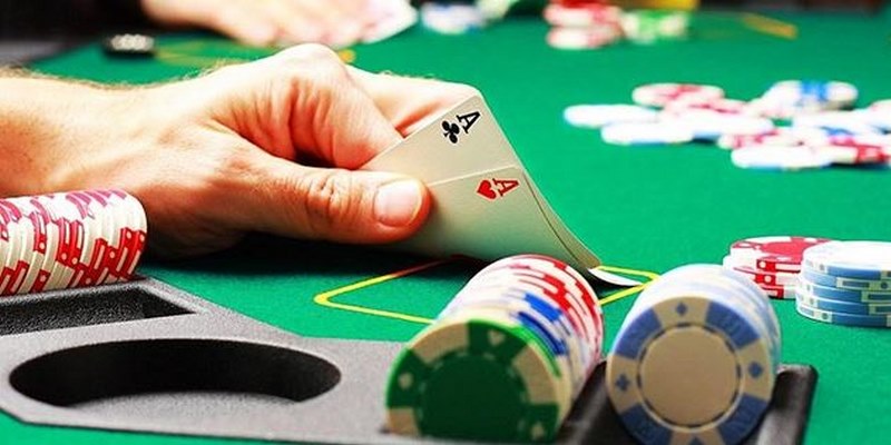 Áp dụng cách chơi Poker chuẩn xác qua 4 vòng cược